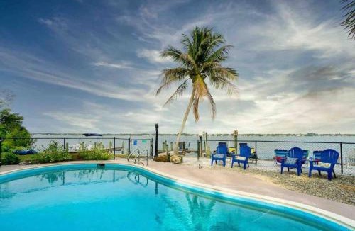 Englewood Villa | Island Oasis Delights with Extraordinary Bay Views