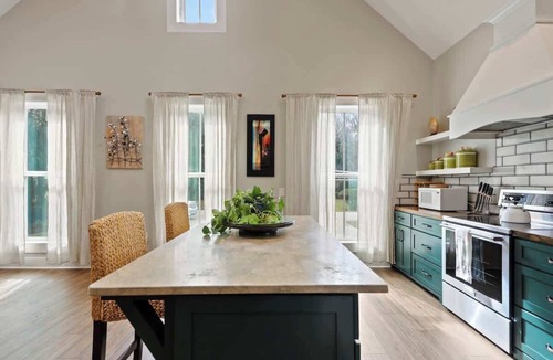 Isle of Hope Historic District House | Isle of Hope Cottage w Historic Charm & Location!