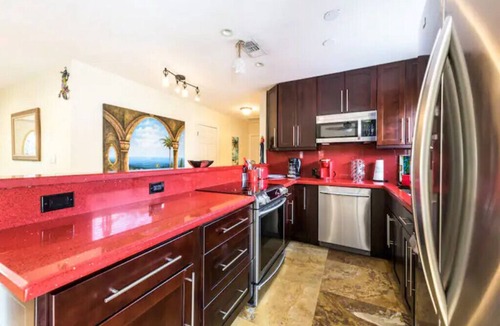 Middle River Terrace House | It’s always Summer here! Tropical vibes with heated pool, pets welcome!