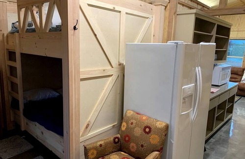 Jacksboro Cabin | Jacksboro Glamping Destination with Sports Facilities in Texas