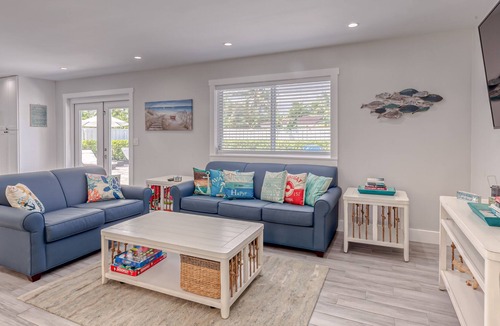 Bel Air House | Jan DISCOUNTS!! AZUL Beach House, Beach Access, Amazing Patio and LOCATION!!