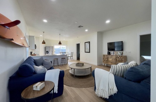Boardwalk House | Jane's Beach House - Walk to the Beach!