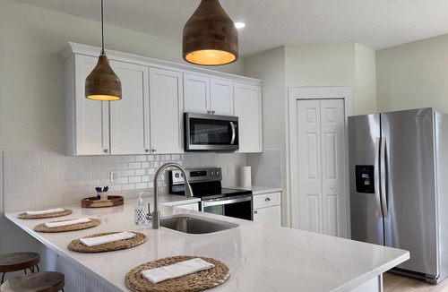 Boardwalk House | Jane's Beach House - Walk to the Beach!