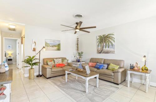 Beach Club Colony House | Jensen Beach Home: Walk to Beach Access!
