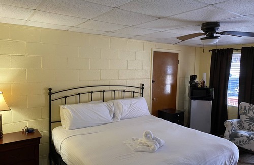 Mount Ida Hotel | JI4, King Guest Room at the Joplin Inn at entrance to the resort by RedAwning