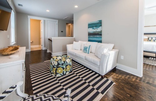 Watercolor House | July Discounts! 4BR Family Retreat -Bikes/Golf Cart/220v EV Outlet