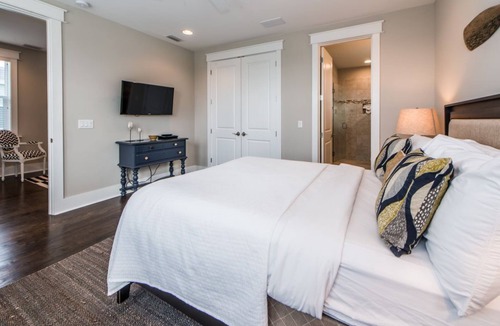 Watercolor House | July Discounts! 4BR Family Retreat -Bikes/Golf Cart/220v EV Outlet