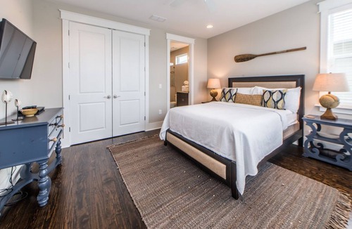 Watercolor House | July Discounts! 4BR Family Retreat -Bikes/Golf Cart/220v EV Outlet