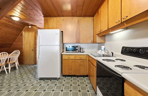 Stevensville Ski Chalet | Juniper Presents: Chalet #80 Family Fun w Pools & Resort Perks