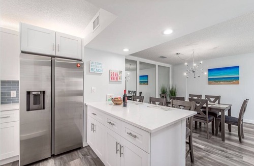 Bella Vista Condo | JupRent's Ocean Walk Paradise - Close to all- 6 min walk to beach - 3Bed/3Bath -