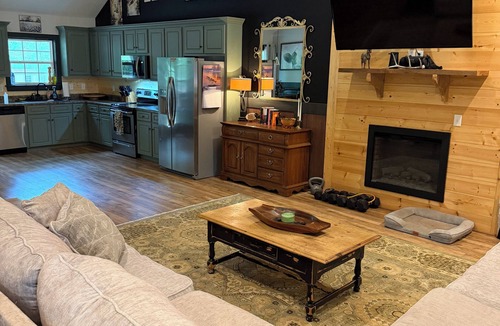 Grovetown House | Just in time for the Masters. Charming 2 bedroom home!