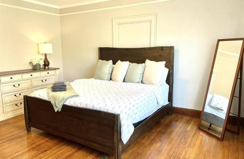 Anderson House | Just minutes from DT Anderson!