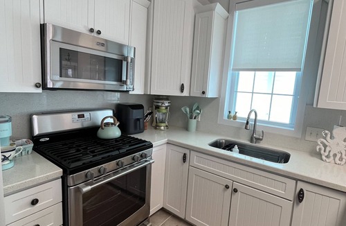 Twin Lakes House | Just open for Xmas’24 & New Year ‘25, 3-2 Waterfront Paradise Keys House.MM103