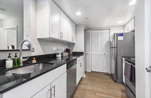 Delray Beach Apartment | Kasa | Comfy 2 BD + Self Check-In | Delray Beach