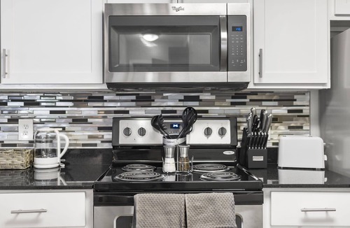 Delray Beach Apartment | Kasa | Stylish 1 BD + Near Golf Courses | Delray Beach