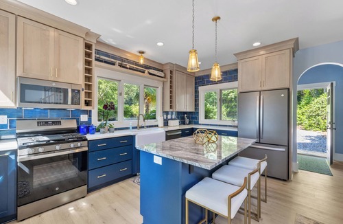 Seneca Cottage | Keowee Oar House * Hot Tub * Pet Friendly * Fire Pit* Kayaks