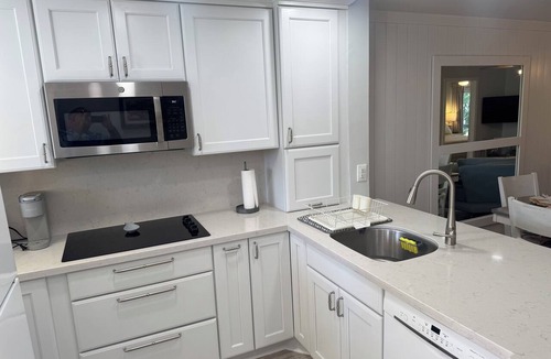 Rock Harbor Condo | KEY LARGO - ENDLESS SUNSETS 33’ Boat Slip available for additional fee