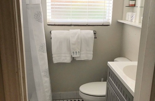 Lake Worth House | KEY LIME COTTAGE WITH SWIMMING POOL located near Beaches and downtown.