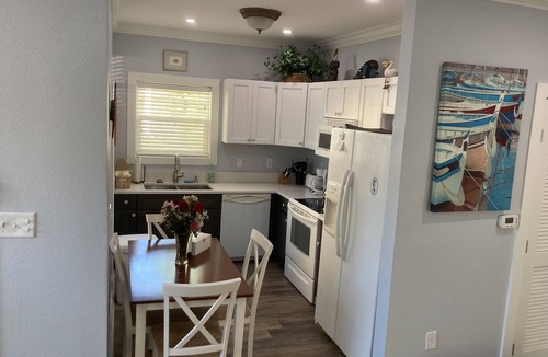 Ono Island Resort | Key West style condo at Purple Parrot Resort-5 min from beach