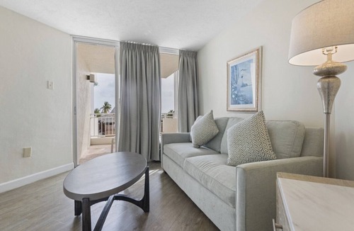 Lower Matecumbe Beach Condo | Keys Comfort: 1BR Condo with Den, Kitchen & Beach Access
