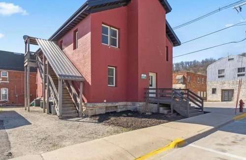 Elkader Apartment | Keystone Bridge Suite