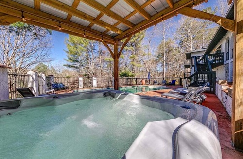Helen House | Kies Poolside Mountain Villa| Prime Location