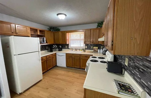 Griffin House | King Bed Cozy 3BR/2BA Home in Griffin GA