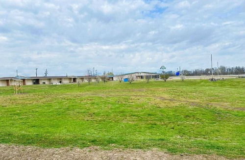 Marked Tree Apartment | King Bed|Non-Smoking