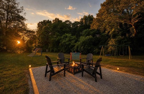 Watkinsville House | King Beds, Hot Tub, Massage Chair, Fire Pit, Big Yard