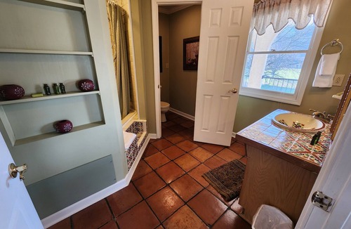 Lookout Valley Neighborhood Association Cabin | King Room with Balcony and River Views