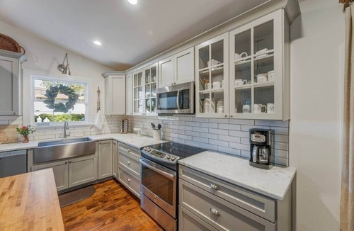 Historic District House | King Street Cottage - Beaufort Historic District