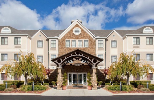 Eagan Park Apartment | King Studio Near ATL | Free Breakfast + 24h Business Center!