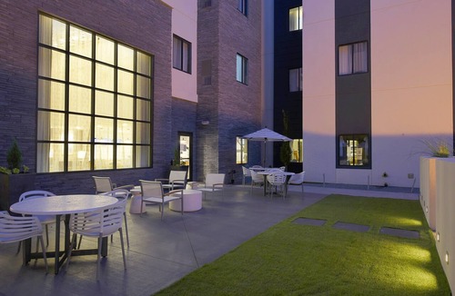 Briarwood Apartment | King Studio Near Little Rock Medical Center. Free Breakfast Buffet.