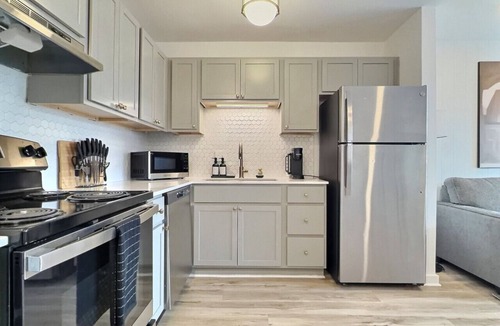 Crestline Heights Apartment | King Suite, Free Parking, Near Downtown Hotspots