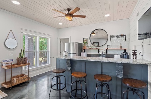 Stoney Point Landing House | L & L Lodge - Six bedrooms! Pet-Friendly!