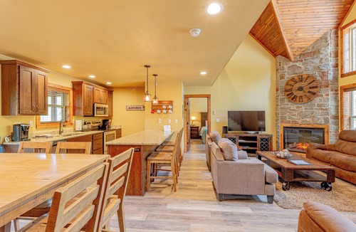 Reeds Spring Cabin | L137, 4Br Fox Hollow Cabin, Near Lake, Great Location