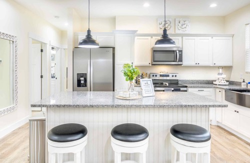 Dry Ridge House | La Fleur, Exquisite New Home Close To The Ark.