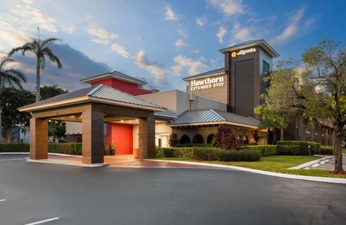 Survey Creek Hotel | La Quinta by Wyndham Ft Lauderdale Cypress Creek