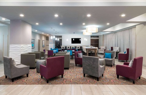 Forsyth Hotel | La Quinta Inn & Suites by Wyndham Forsyth