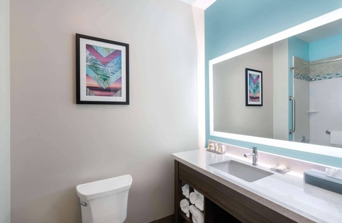 Forsyth Hotel | La Quinta Inn & Suites by Wyndham Forsyth