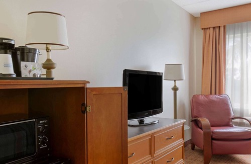 Sunrise Hotel | La Quinta Inn & Suites by Wyndham Sawgrass