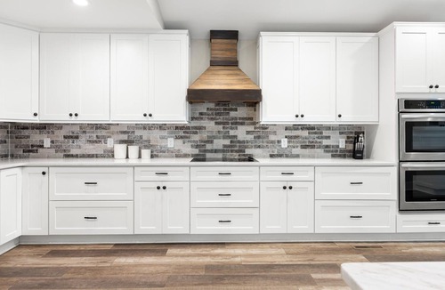 White House | Lake Allatoona house with private dock, hot tub & fire pit. Family and groups!