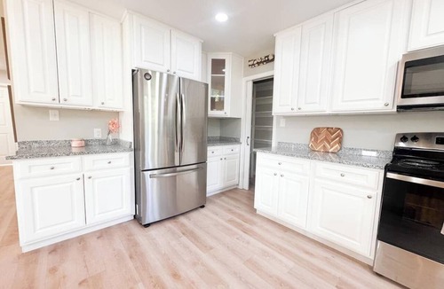 D'Iberville House | Lake & Beach Getaway Stylish 3BR in D'Iberville