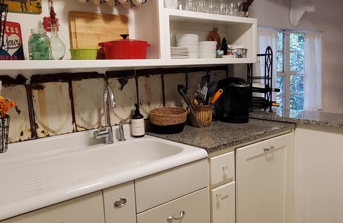 Clarkesville Cottage | Lake Burton Moose - a cozy cottage near Lake Burton, mountains, hiking and more!