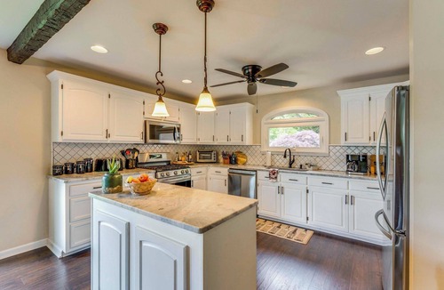 Hayesville House | Lake Chatuge Home: Boat Dock, Hot Tub & Perks!