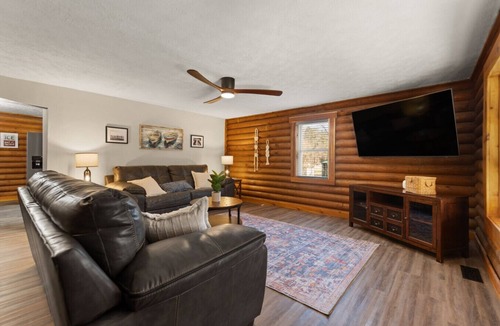 Burnside Cabin | Lake Cumberland Cedar Hideaway