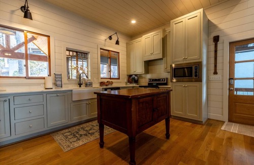 Waleska House | Lake Front Home w/Private Dock, Kayaks, Fire Pit & Hot Tub | Community Pool & Tennis