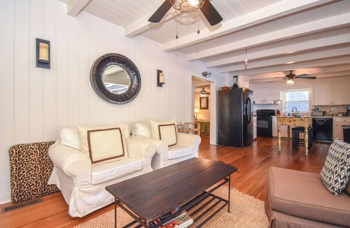 Eclectic House | Lake Front House on Quiet Cove