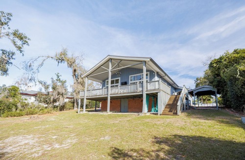 Lake Park House | Lake House Dock, Kayaks, Fishing, Porch & 5 TVs