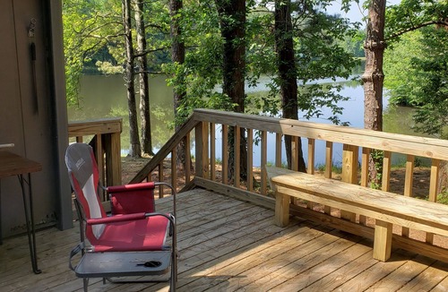 Saulsbury House | Lake house on 14 acre stocked lake. fish, boat, or just relax. your on lake time